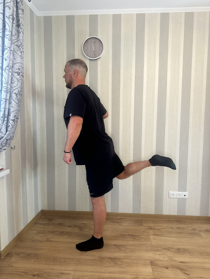Вправа для активації та зміцнення великого сідничного м'яза